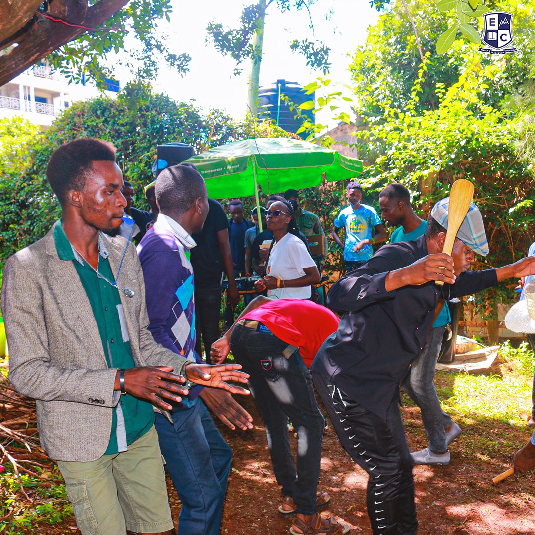 EmbuCollege's tweet image. Pesa Otas! An Energetic Display of Rhythm, Grace, and Cultural Identity. The Modern Luo Youth Shaping a Bright Future with Their Dynamic Energy. #LuoCulture #ECCulture  #CulturalDay #CulturalExpression #WatuWaLakeside #EmbuCollege