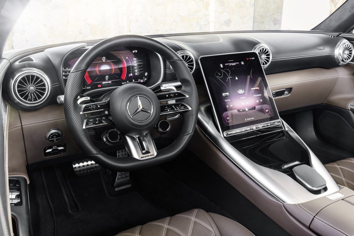 carandbike's tweet photo. @MercedesBenzInd The AMG SL55 -- which has a 2+2 seating layout -- is equipped with a 12.3-inch digital instruments display, and aportrait-oriented touchscreen that can be inclined by 20 degrees to cut glare when the roof is down. Also gets a 1220W Burmester sound system @MercedesBenzInd #AMGSL55 https://t.co/egDYjjnlXR