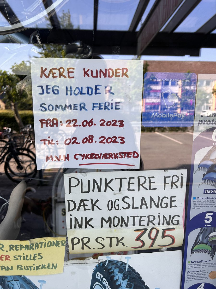 Olsen2610's tweet photo. Afleverede i lidt stresset tilstand min cykel til reparation i forgårs, og nåede ikke at hente den i går. Skal hente den i dag, og ser dette skilt 😳🤯 https://t.co/rOFkwSFIHW