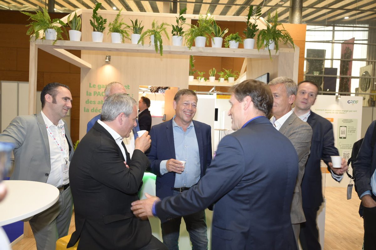 #JPC2023 - Jour 2: <a href="/reponcapeb/">Jean-Christophe Repon</a> reçoit la visite de <a href="/xavierbertrand/">Xavier Bertrand</a>. Au programme : échanges sur les enjeux autour de la #rénovation #énergétique, la nécessaire simplification administrative, la promotion des métiers de l’#artisanat du #bâtiment &amp; rencontres avec les partenaires.