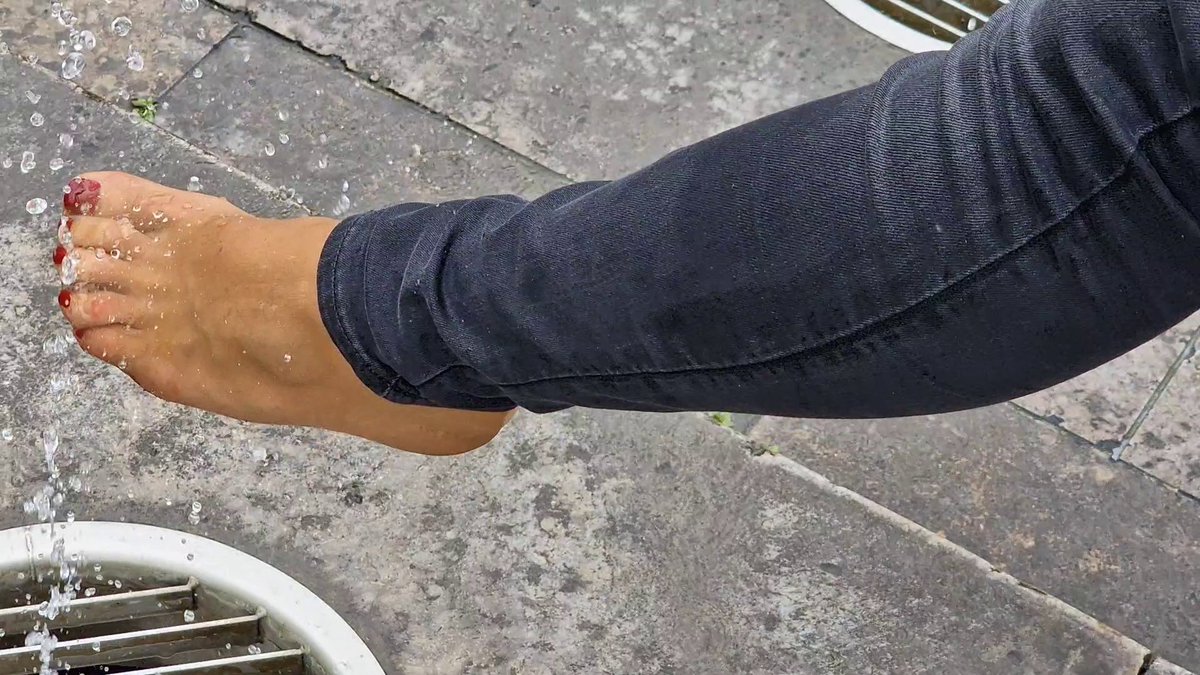 HelenaAbramov's tweet photo. https://t.co/rJVhhGPMaa
😘😘😘
#strumpfhose #lostshoe #oneshoeonly #oneshoe #oneshoeoff #nylonsoles #pantyhose #highheels #nylontoes #toefetish #smellfeet #suntanpantyhose #oneshoeonly #dirtyfeet #dirtyfeets #dirtysoles #dirtytights #Schuhklau #shoeplay #pantyhoseunderjeans https://t.co/C3j1BcQdFD