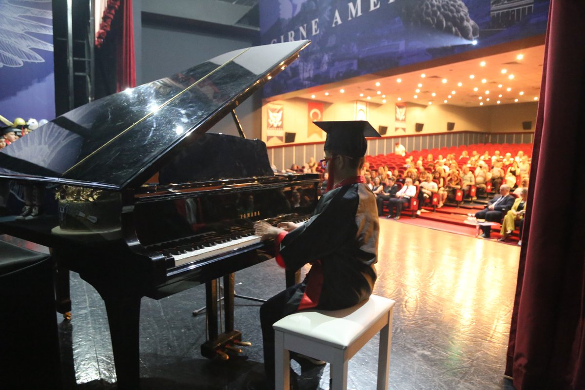 5. sınıf mezuniyet töreni coşkulu bir tören ile gerçekleşti Girne Amerikan Üniversitesi(GAÜ) Okullar Grubu Bünyesinde eğitim veren The International American Elementary School 5. Sınıfların tamamlama belgesi dağıtım töreni yapıldı. @akpinar_serhat @HudaHudaverdi