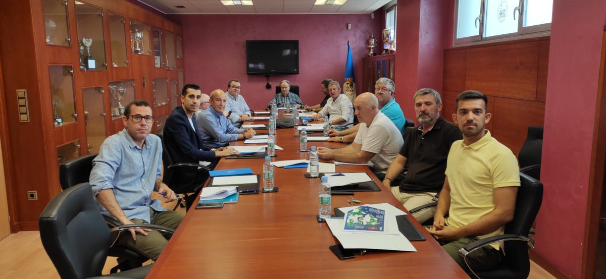 #RFAF 𝐑𝐄𝐔𝐍𝐈𝐎́𝐍 Los equipos aragoneses de 1ª y 2ª RFEF conocen de primera mano la propuesta de confección de grupos de <a href="/futbolaragon/">Real Federación Aragonesa Fútbol</a> 

<a href="/UteboFC/">Utebo Futbol Club Oficial</a> <a href="/RealZaragoza/">Real Zaragoza</a> <a href="/TeruelCd/">Club Deportivo Teruel</a> <a href="/UD_Barbastro/">U.D. Barbastro</a> <a href="/SDTarazona/">S.D. Tarazona</a> <a href="/cd_brea/">CD Brea</a>