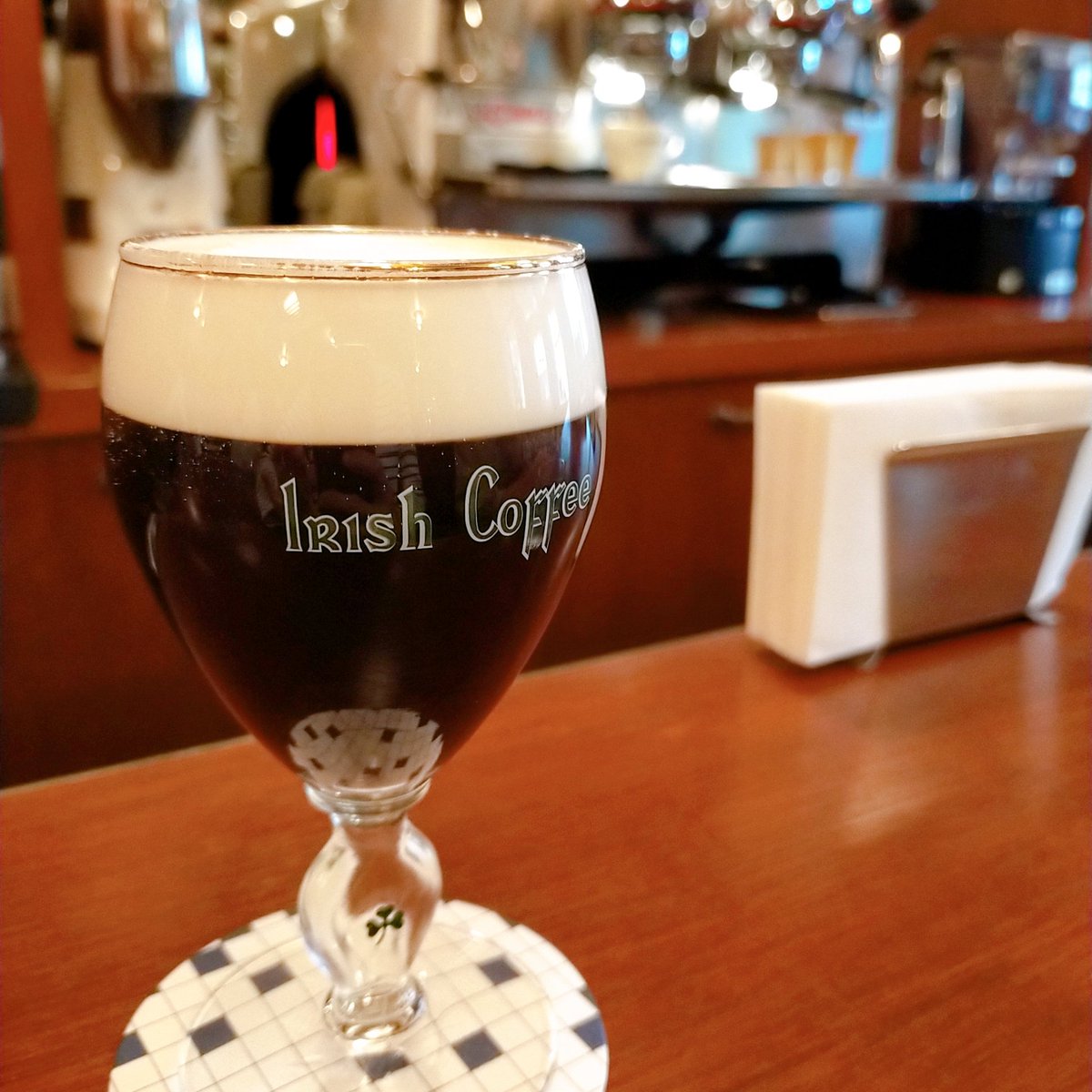 artmediak's tweet photo. やっと行けました、coffee NISHIYA☕
アイリッシュコーヒーとても美味しかったです！マスターの所作が全てスマート。渋谷の時と違い、カウンターのみの所がまた良かった♫また行きたます☕ #coffeeNISHIYA #コーヒースタンド #台東区 #浅草 https://t.co/mCPIJTek1U