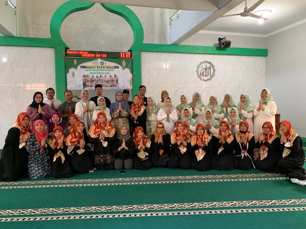 Bapak Lurah &amp; Ibu Kasi Kesos Kelurahan Sekeloa hadir dalam Pengajian Rutin TP PKK Kelurahan Sekeloa di Masjid Al-Muslih RW. 12 Kelurahan Sekeloa. Semoga kegiatan ini mempererat kebersamaan dalam menjalankan nilai-nilai agama #SekeloaAsri <a href="/coblongjitu/">Kecamatan Coblong | #BandungNuUrang</a>