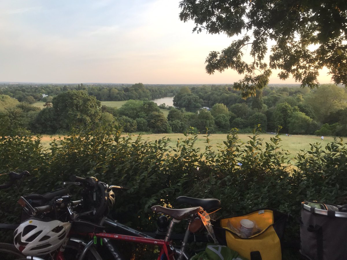 Glorious midsummer sunset on #RichmondHill yesterday with @RichmondCycling, @HounslowCycling, @wandscycling and @KingstonCycling
