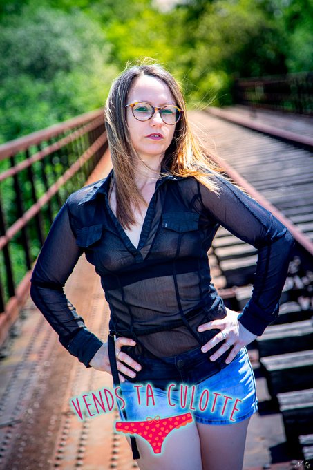 Coucou les coquins,  J'esp&egrave;re que vous allez bien et que vous avez pas trop chaud🥵.  Retrouvez mon profil<a href="/tag/camgirls"class="tags"><span>#camgirls</span></a><a href="/tag/c2c"class="tags"><span>#c2c</span></a><a href="/tag/vtc"class="tags"><span>#vtc</span></a><a href="/tag/vendstaculotte"class="tags"><span>#vendstaculotte</span></a><a href="/tag/laetiluxure"class="tags"><span>#laetiluxure</span></a>