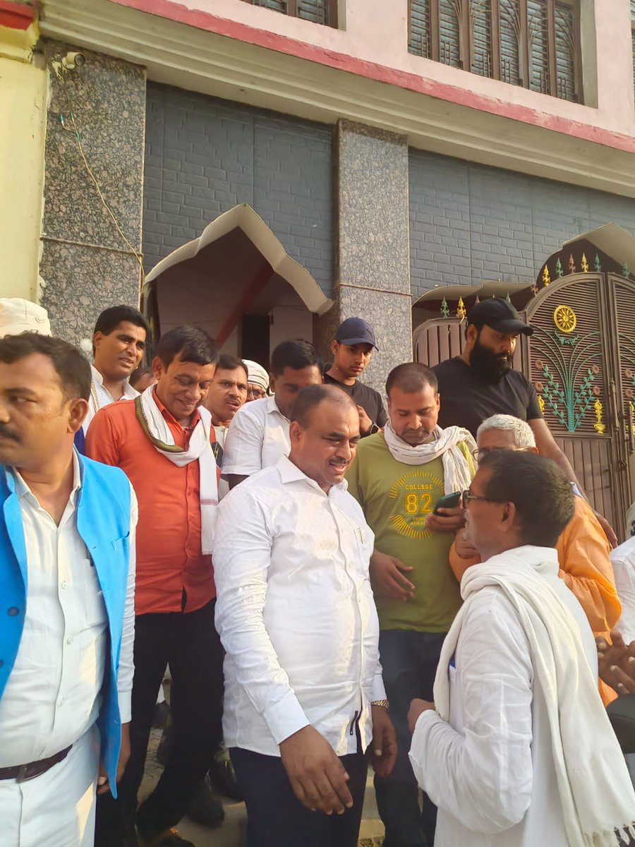 anilkumar4bihar's tweet photo. रोहतास जिला कार्यकर्ता सम्मेलन ऐतिहासिक था। पार्टी के सभी कार्यकर्ताओं और पदाधिकारियों ने शपथ लिया  कि 2024 लोकसभा चुनाव में बहन मायावती जी को प्रधानमंत्री बनाने में सासाराम सीट जिताकर सहयोग करेंगे । https://t.co/js1ouFevNe