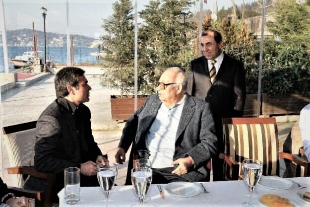 “İnsan evrende gövdesi kadar değil, yüreği kadar yer 
  kaplar.”  #YaşarKemal