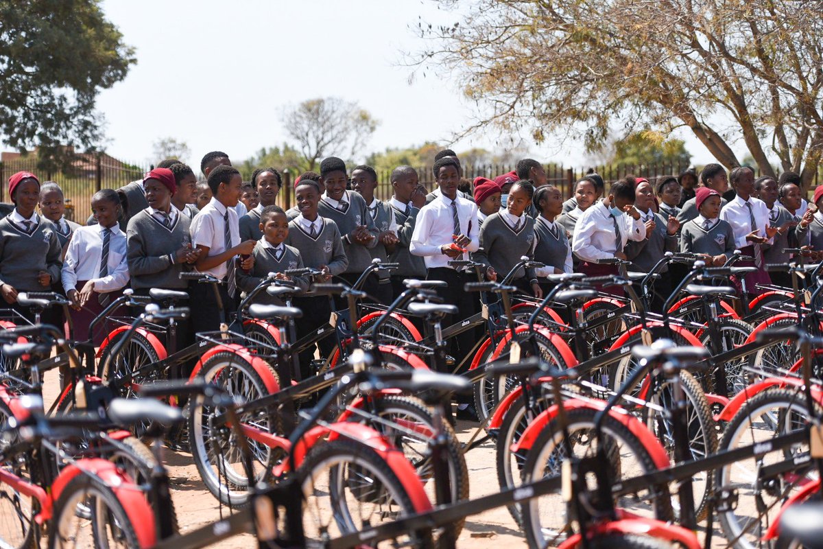 ✅ Beneficiary safety & skills training
✅ Basic bicycle maintenance training
✅ Beneficiary agreements signed

Now it is time for #NewBikeDay.

124 Grade 9 learners from Motlhaputseng Secondary School will receive their bicycles today thanks to @Absa.

#BicyclesChangeLives 🖐🏽
