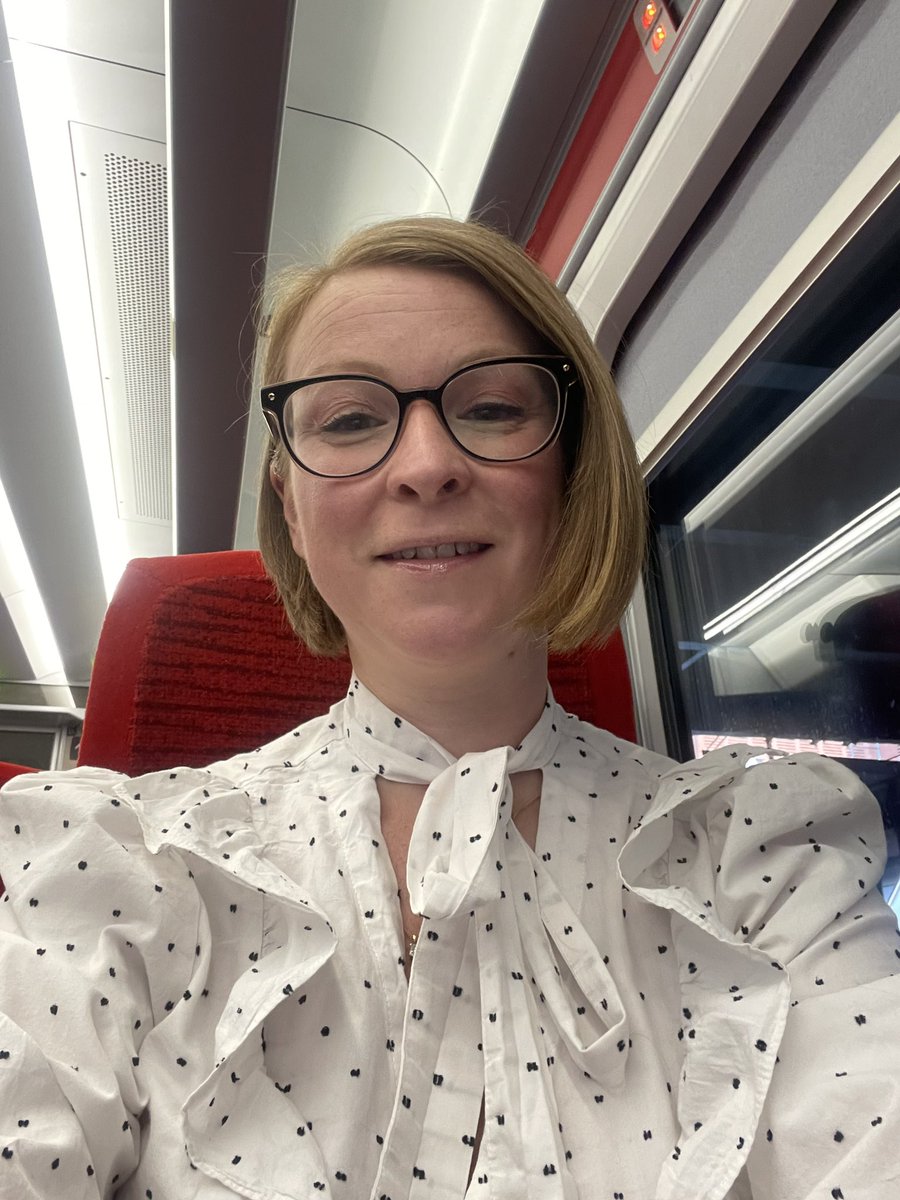 #London bound. Looking forward to a day of meetings. Clients and new business. Sun is shining and I’m smiling. Could be worse.