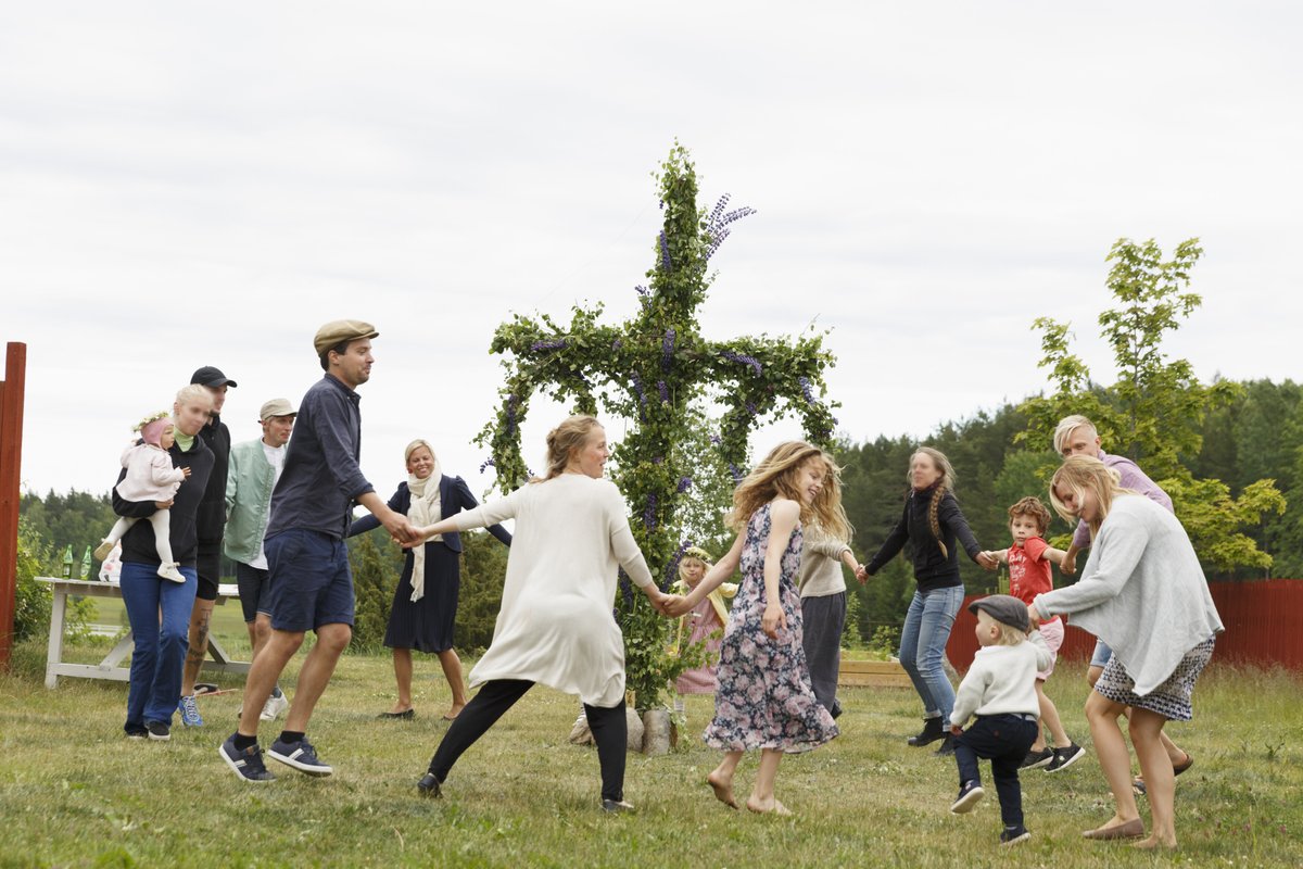 Glad midsommar! Happy Midsummer! 🌸🇸🇪

Tomorrow the festivities begin!

📷: Christian Ferm/Folio/imagebank.sweden.se