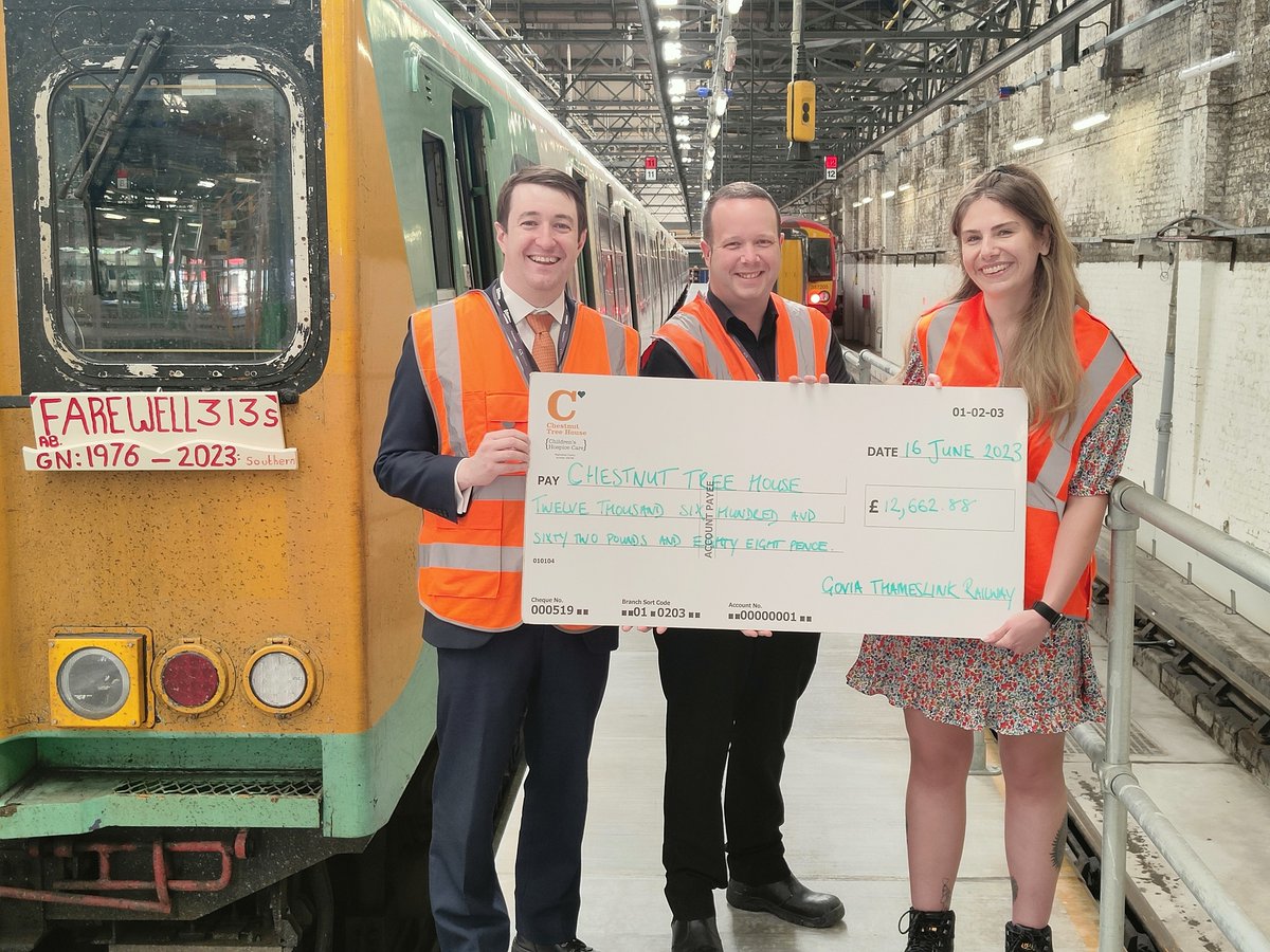 SoutheastCRP's tweet image. A cheque for more than £12,500 has been given to @ChestnutSussex by @SouthernRailUK following the #FarewellClass313 special charity tour organised with the help of @BLSFixtures to mark the retirement of the Southern fleet of #Class313 trains.

Full story: tinyurl.com/28wrxr