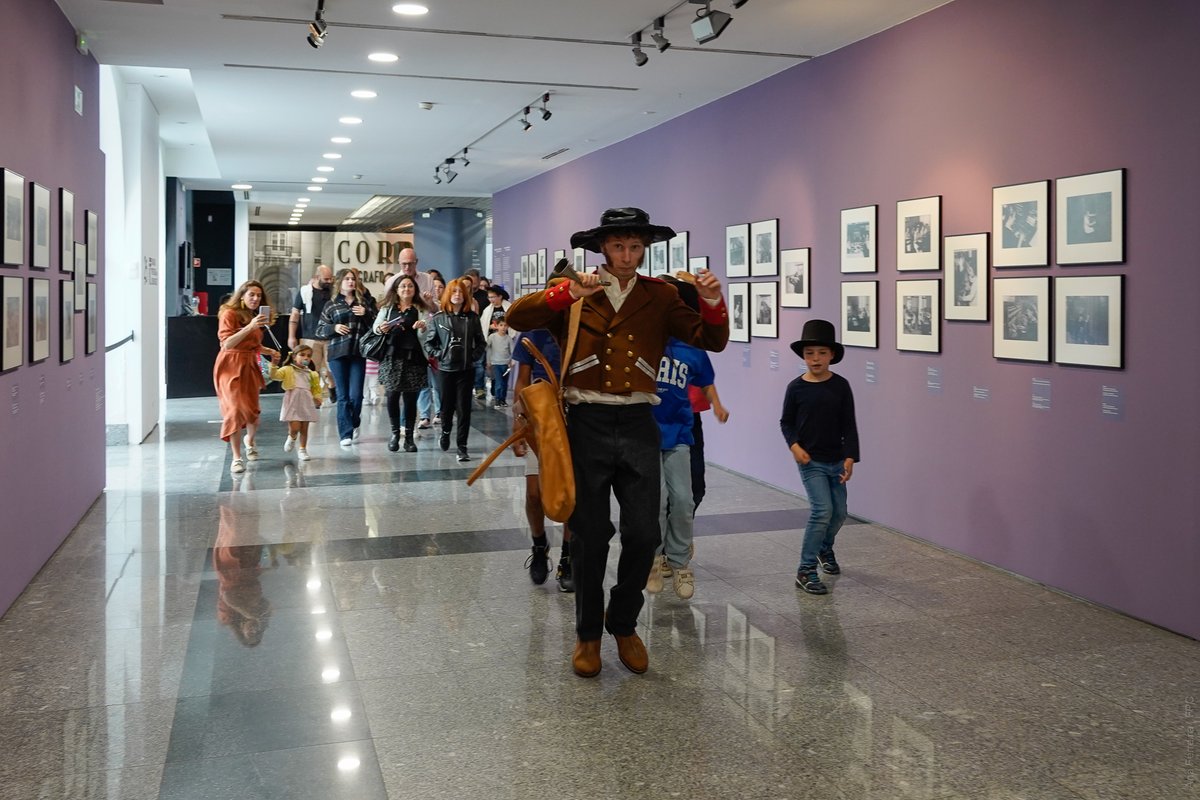 Este sábado (24/6) acompanha Joaquim, o postilhão da mala-posta, numa viagem inesquecível ao século XIX.

Bilhetes disponíveis na blueticket: blueticket.meo.pt/Event/9163/

#fpc #museudascomunicacoes #visitaencenada #coolturetours