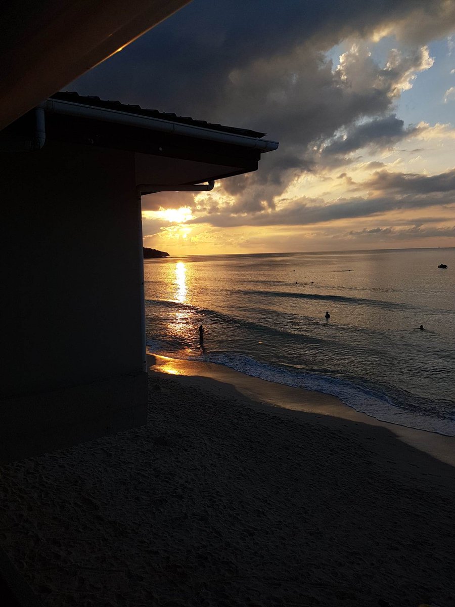 Same day#same time
Sunset seychelles 🇸🇨