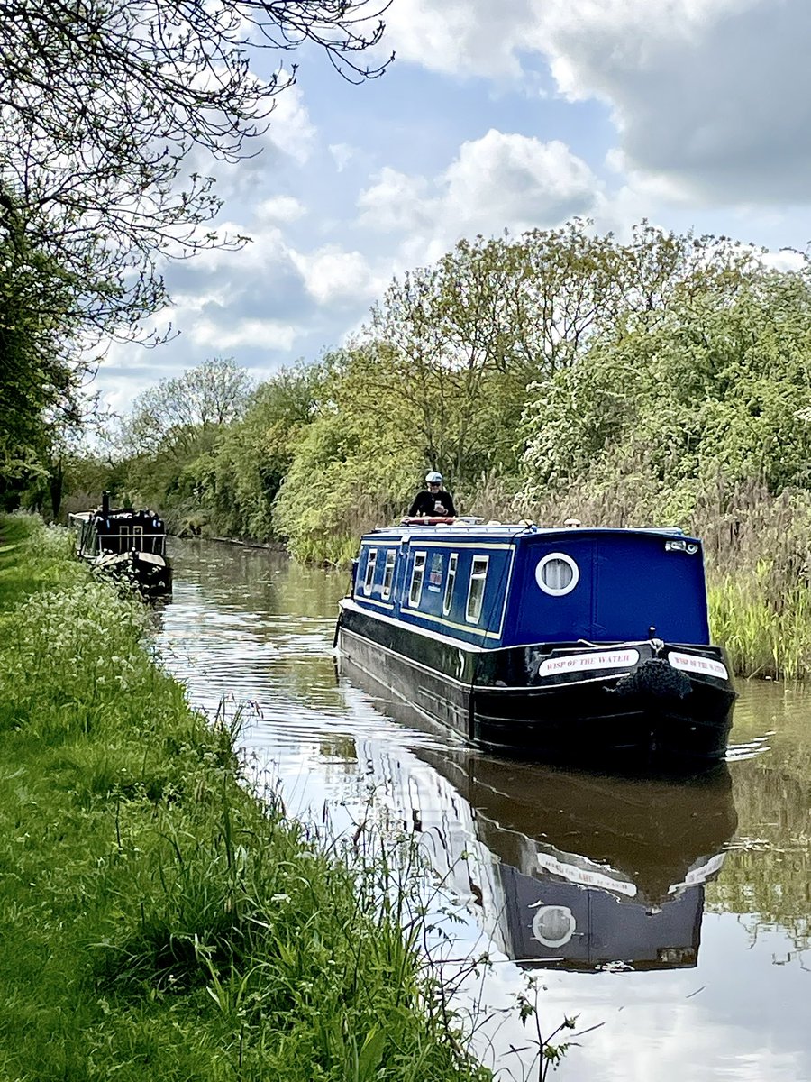 On the Worcester Birmingham canal. #writer #writerslife @CanalRiverTrust #worcestershire #nature #naturelovers #writingcommunity