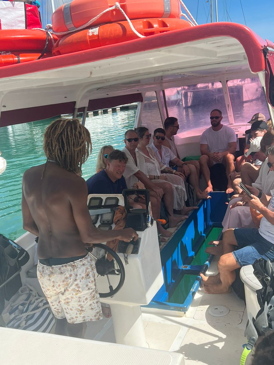 Full board#fullday ste Anne marine park#seychellesdolphin Nemo glass bottom boat seychelles 🇸🇨