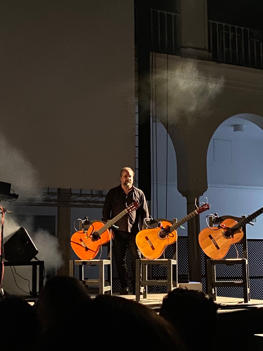 nessvq's tweet image. Raul Cantizano puede ser de los mejores guitarristas que hay en España.Y ya, si se presenta junto a los Voluble la experiencia se multiplica x 1000 🔥

Increíble lo de ayer en #21grados. Q suerte tenemos los sevillanos d tener tanto artistazo en la ciudad y qué poco lo valoramos