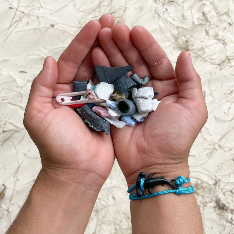 dorsalbracelets's tweet photo. Every purchase removes one pound of plastic from the ocean 🦈 Find your bracelet today!
