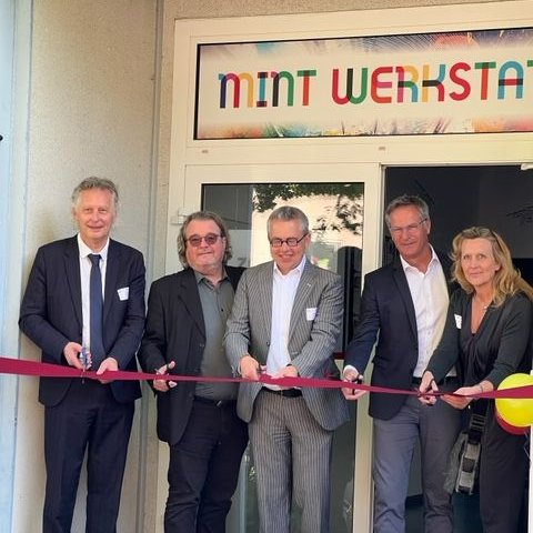 Mit der MINT-Werkstatt in Dülmen wird die zdi-Community ein kleines Stück größer. Herzlichen Glückwunsch zur Eröffnung!🎉 
#mintbildung #mintcommunity #lernort