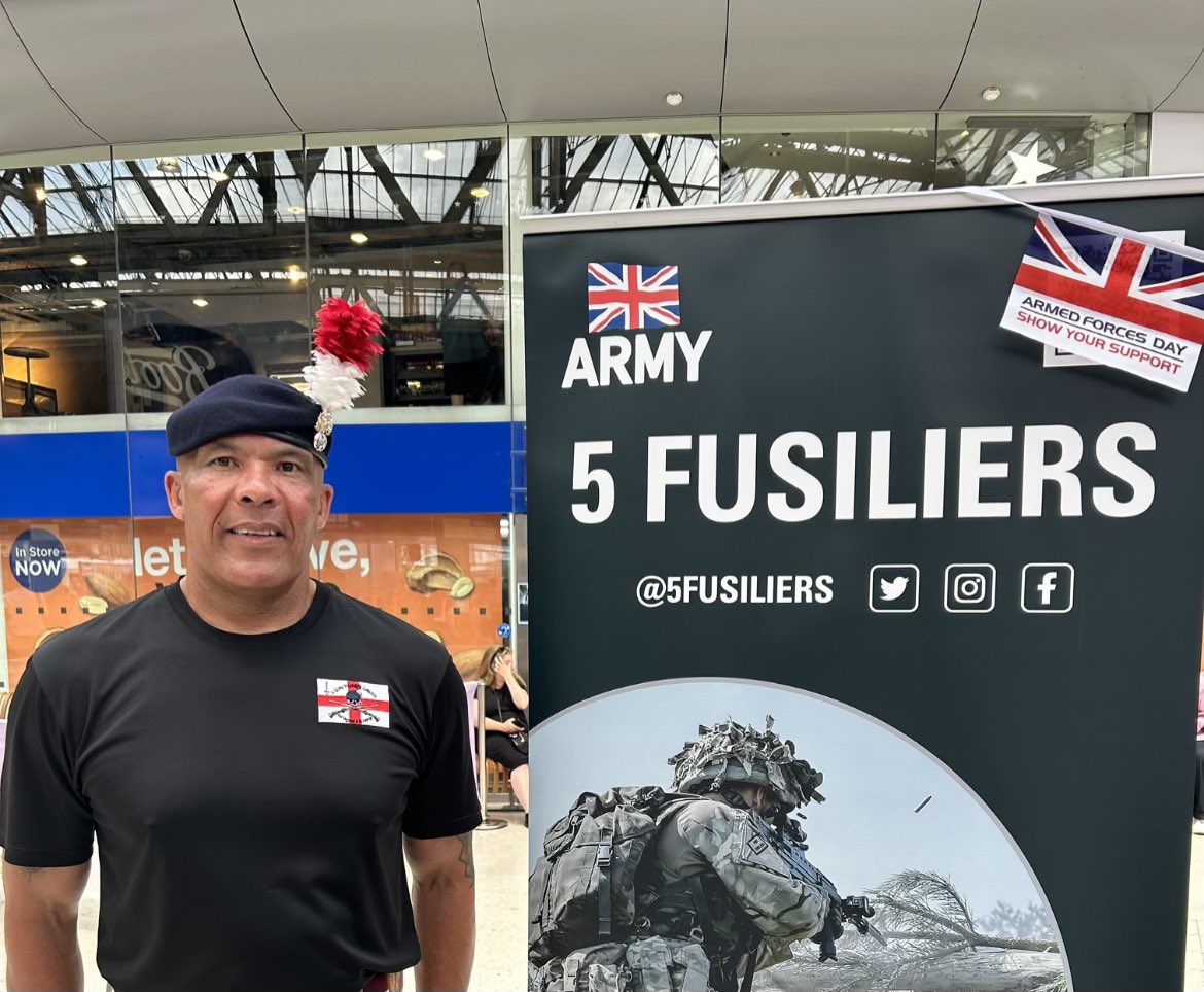 It’s Armed Forces Week and yesterday was Reservists Day. The fantastic Cpl Thompson was at a Reserve forces event at Waterloo International Train Station hosted by Network Rail.
His therapy dog  Bella was there too! 
#ReservesDay #ArmedForcesWeek
