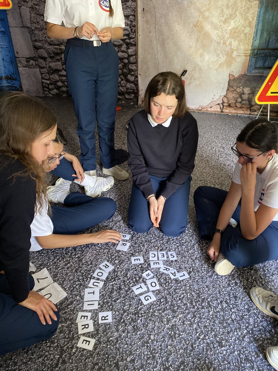 🔍 Les jeunes de Vic-sur-Cère, engagés dans le #SNU , plongés dans une expérience inédite : l'escape game #SecuriteRoutiere de <a href="/GADDICTIONfr/">G-ADDICTION Jeunesse citoyenne</a> ! 🚀

🚦Dans le cadre d'un engagement citoyen, nous leur proposons une véritable immersion visant à maîtriser les clés du code de la route.