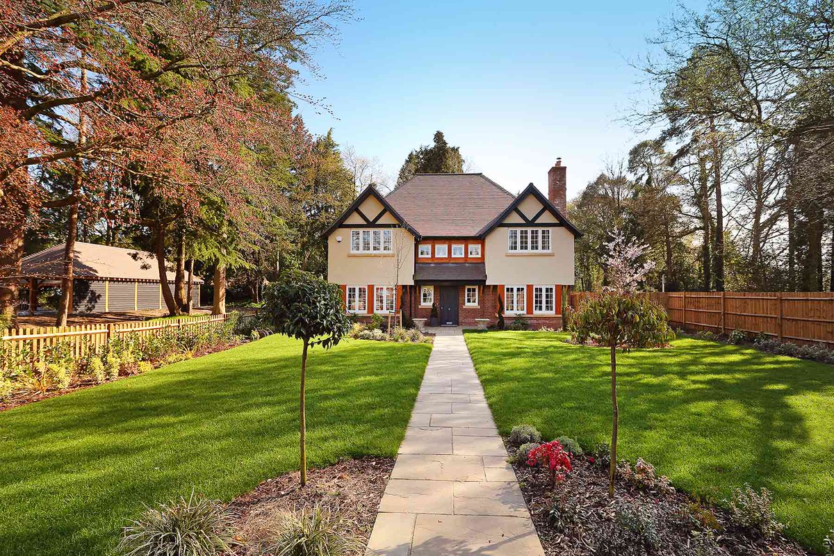 LytleAssociates's tweet photo. We were appointed by Elivia to provide a design solution for a new residential development of 14 new dwellings in Walton-on-the-Hill consisting of 4 individually designed houses and a large apartment block.

#guildford #architects #residential #surrey #completion #artsandcrafts https://t.co/H1bwpps9cL
