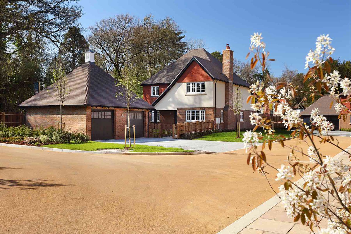 We were appointed by Elivia to provide a design solution for a new residential development of 14 new dwellings in Walton-on-the-Hill consisting of 4 individually designed houses and a large apartment block.

#guildford #architects #residential #surrey #completion #artsandcrafts