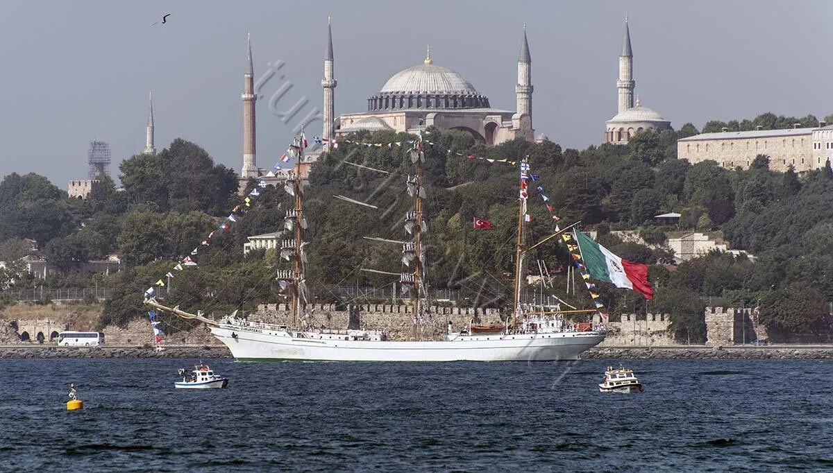 Meksika Donanmasının yelkenli okul gemisi Cuauhtémoc’un 18 Temmuz’da cumhuriyetimizin 100.yılı münasebetiyle İstanbul’u ziyaret edeceği açıklandı. Meksika Hükümetine teşekkürler. Bizim de 115 yıl önce bu gemiye benzeyen yelkenli okul gemimiz vardı. Nüvid-i Fütuh isimli bu güzel…