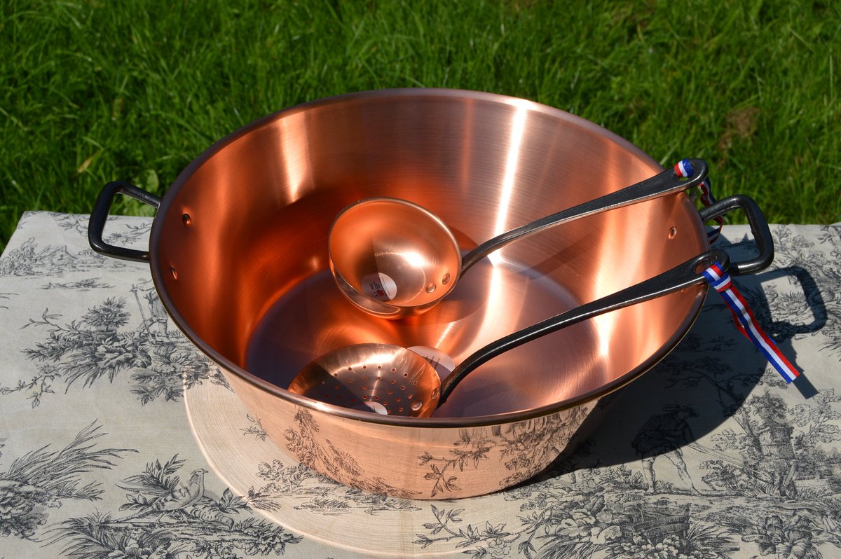 NormandyCopper's tweet photo. New NKC 38cm Copper Jam Pan Ladle + Skimmer from Normandy Kitchen Copper Jam Jelly Pot 15 Inch Rolled Top Iron Handles Louche Ecumoire 38 cm https://t.co/mNN5uG0aii #copper #iron #frenchcopperpan #confiturepan #copperjampan #copperjampot #copperjellypan #newjampan https://t.co/WXHl8euQ5E