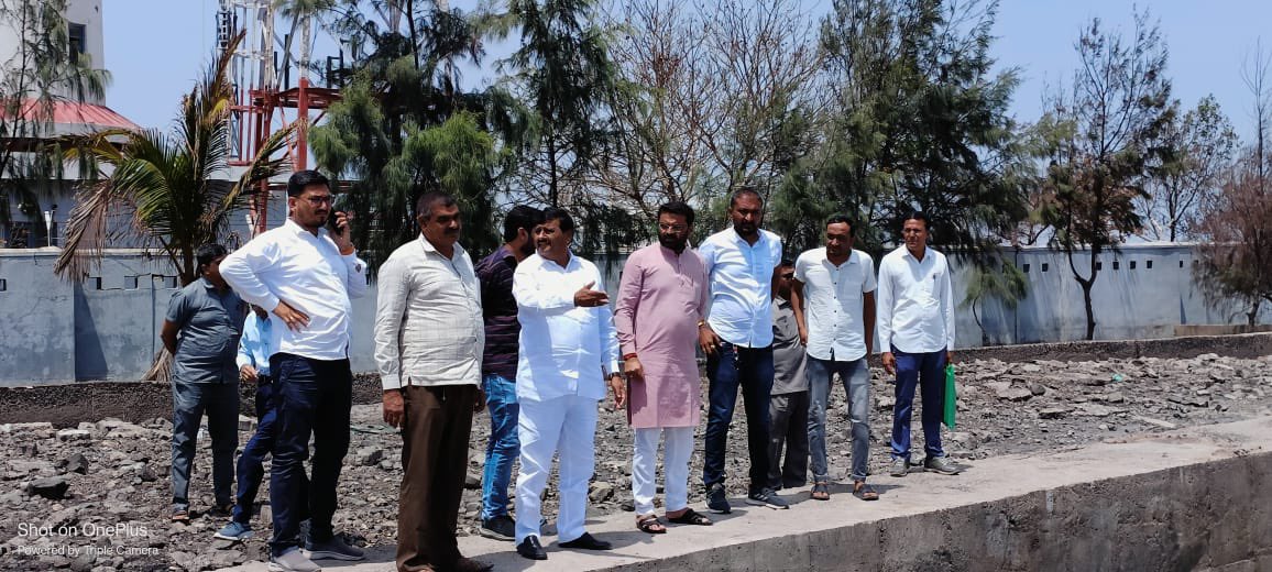 VinodChavdaBJP's tweet photo. આજરોજ મોરબી જિલ્લા ખાતેના નવલખી પોર્ટની મુલાકાત લઈ વાવાઝોડામાં થયેલ નુકશાન અંગે પોર્ટના અધિકારીશ્રીઓ પાસેથી તાગ મેળવ્યું એવમ્ જરૂરી સૂચનો કર્યા..

આ બાબતે મોરબીના ધારાસભ્ય શ્રી @Kanti_amrutiya , સંગઠનના હોદ્દેદારશ્રીઓ એવમ્ પોર્ટના અધિકારીઓ ઉપસ્થિત રહ્યા...(1/1) https://t.co/dX8G7wwpob