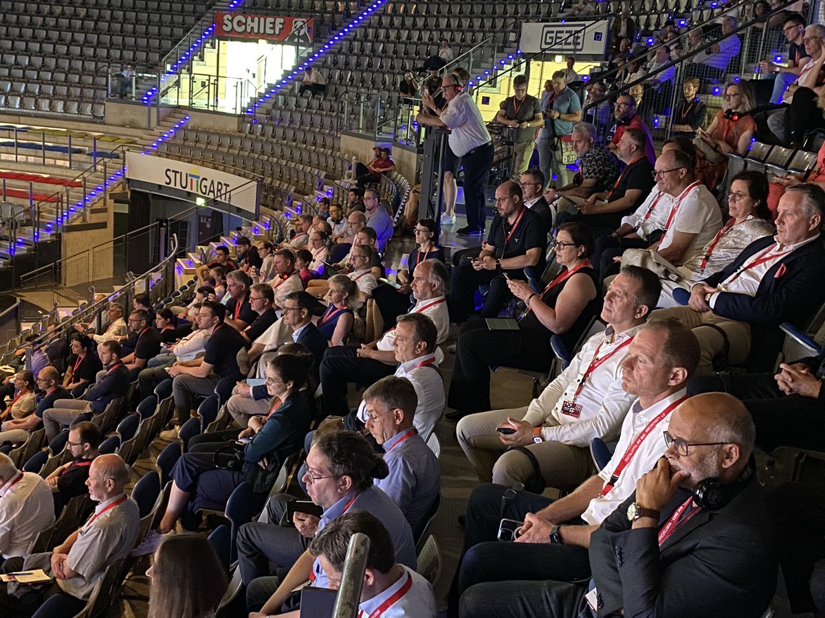 At #Digitalgipel #Stuttgart all participants get headphones. So far so good. Now who finds the user?