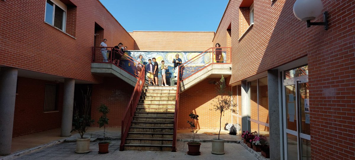 IesoCigales's tweet photo. Os dejamos fotos del mural en el patio interior de nuestro centro con la participación alumnos de 4° y algunos de 3°ESO y su profe Yolanda.#profesquemolan #Creatividadalpoder https://t.co/RaQFktZZZI