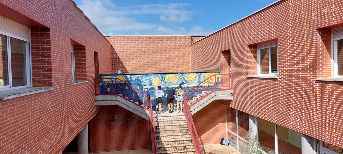 IesoCigales's tweet photo. Os dejamos fotos del mural en el patio interior de nuestro centro con la participación alumnos de 4° y algunos de 3°ESO y su profe Yolanda.#profesquemolan #Creatividadalpoder https://t.co/RaQFktZZZI