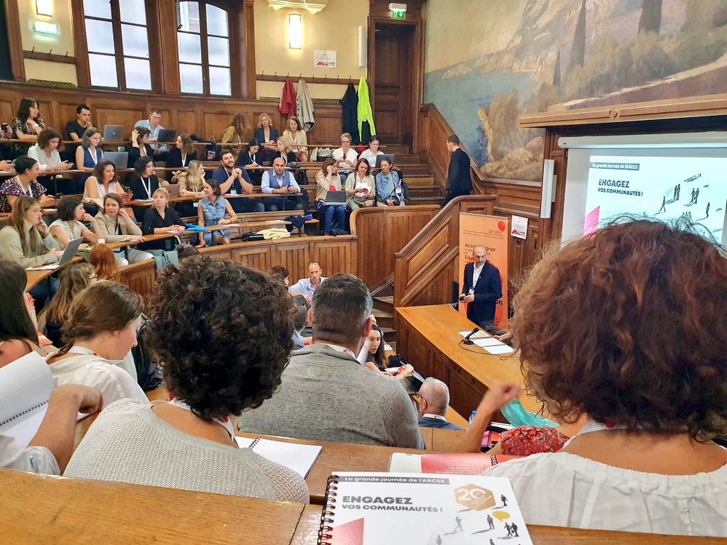 EmmanuelleBCom's tweet image. Ouverture de la grande journée annuelle d @ARCES_News sur le thème "engagez vos communautés " en #sorbonne avec les responsables communication #Esr #comesr