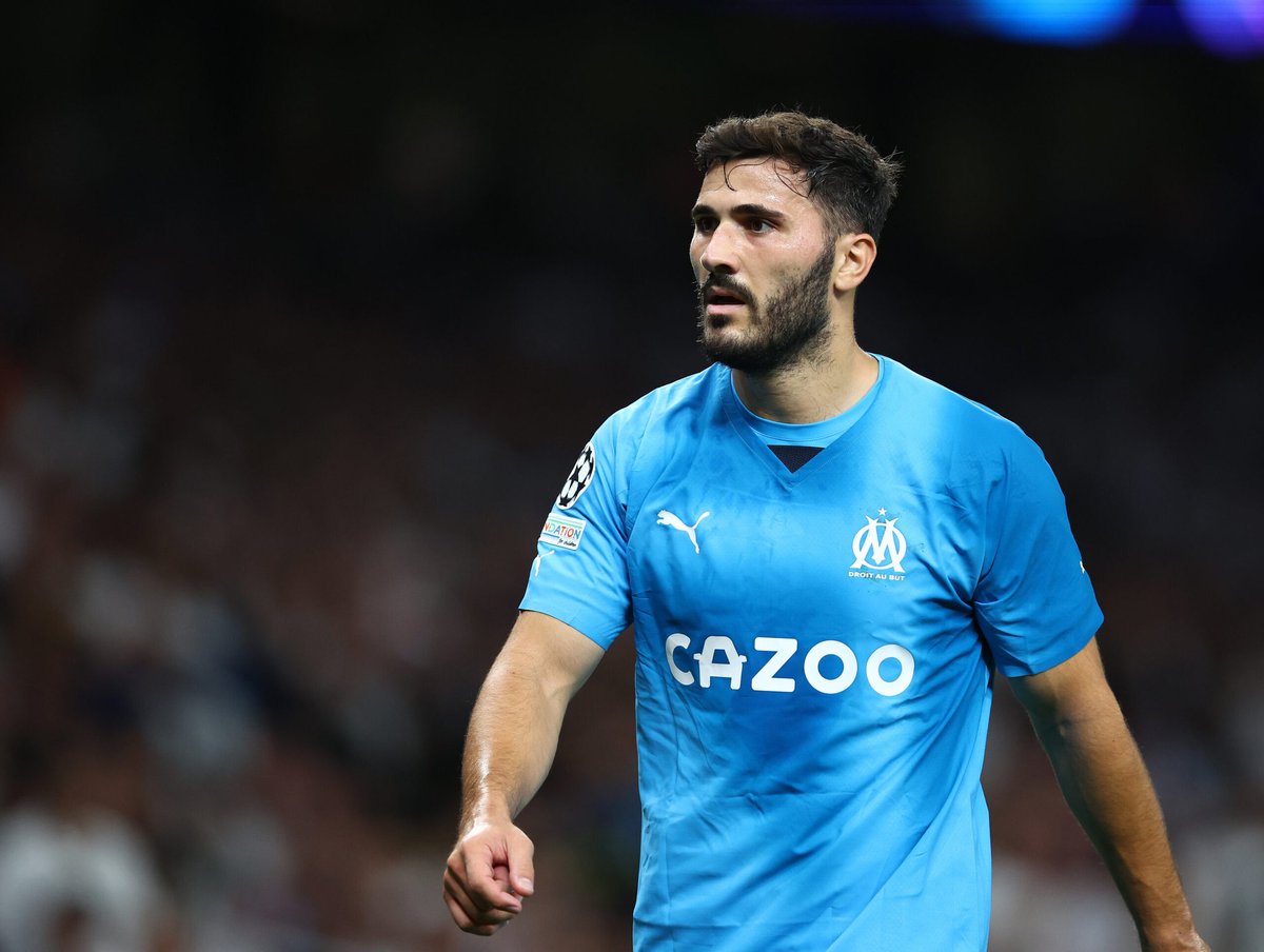 Info @OM_Fadaaaaa: Déjà convoité par Fenerbahçe en 2021, Sead Kolašinac fait de nouveau l'objet d'un intérêt du club turc 🇹🇷. En fin de contrat le 30 juin, le défenseur bosnien n'est pas certain de rester à l'OM. #TeamOM #MercatOM #Fenerbahçe