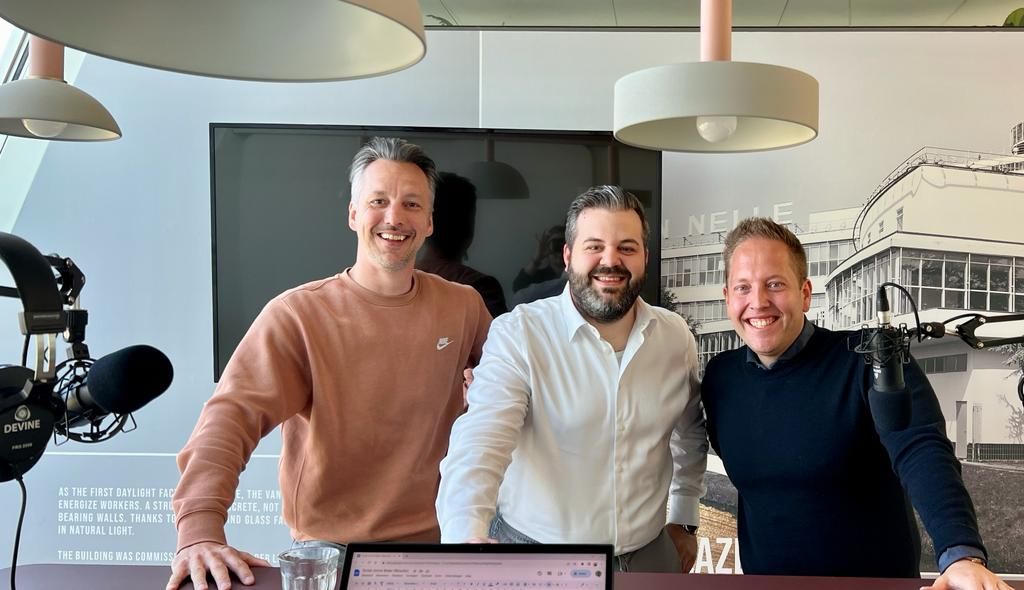 Ik was te gast in #podcast De Werkcast 🎙️. Over potentie van de ruimte tussen de gebouwen en het kantoor op gebiedsniveau. Voor talent, communities en sociale verbindingen. 

Naar de Werkcast in link below 👇

#activecities #corporateurbanism #futureofwork