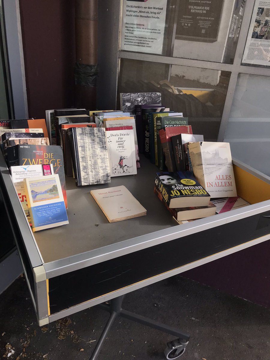 In der Bücherkiste hats Platz für unterhaltsame Sommerlektüre (bitte kei Schrott abladen!) #nimmeisbringeis #wipkingen