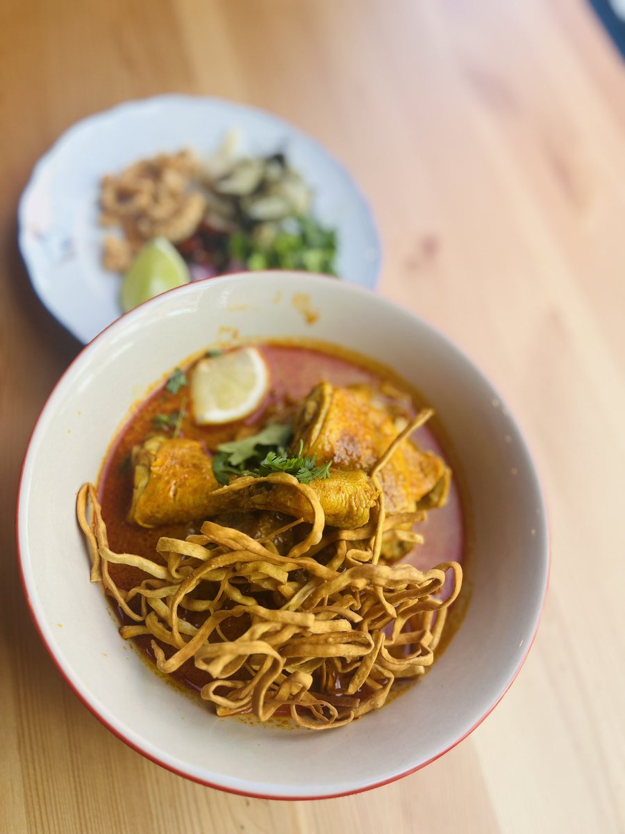 🥢🍜KoawSoy - Chicken curry with noodles from Northern of Thailand