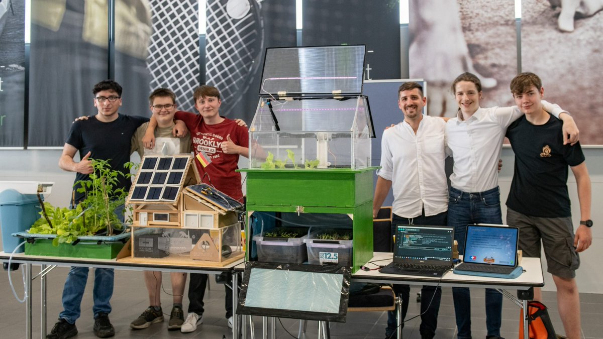 Letztes Wochenende wurden die Sieger:innen der zdi-Science-League gekürt. Nach 5 Spieltagen hat sich das Team "Hammer Engineers" mit ihrem automatisierten Gewächshaus durchgesetzt. 
Herzlichen Glückwunsch! 👨‍🌾🌱

zdi-portal.de/blog/finale-zd…

#UrbanGardening #Nachhaltigkeit