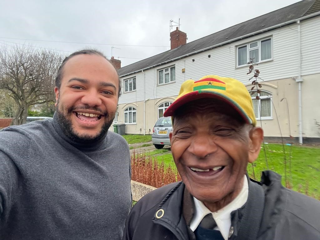 Today marks 75 years since the Empire Windrush docked at Tilbury. 

Here is a picture of me and my Grandad from a couple of months ago.

He's a member of the #WindrushGeneration. 

A Generation that answered the call of the 'Mother Country'... 

🧵