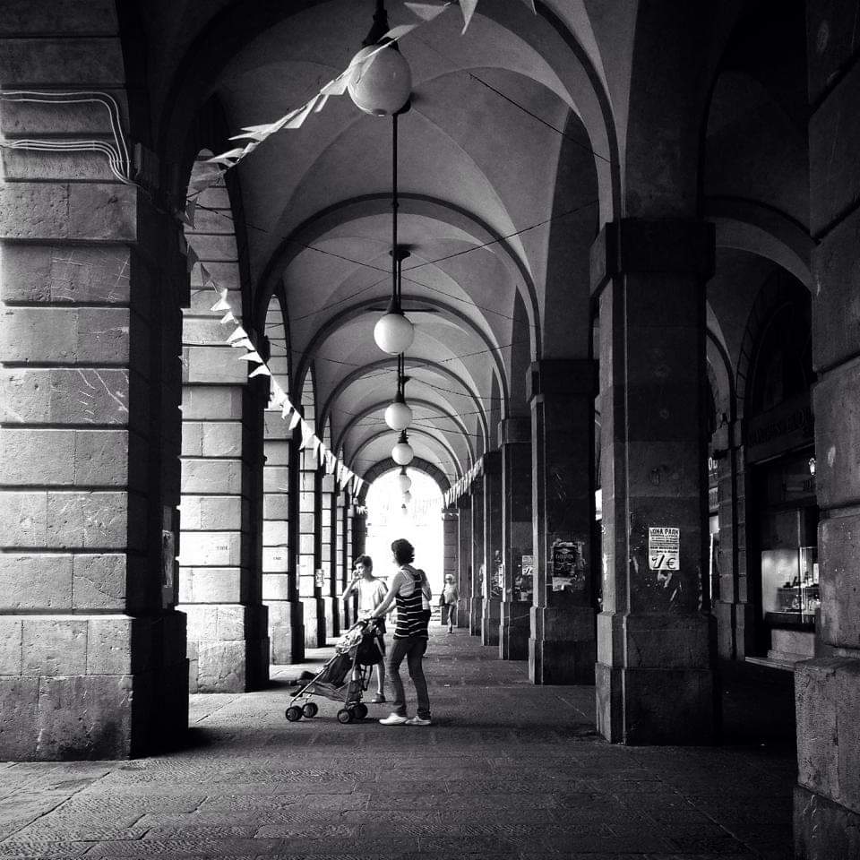 “Life is a tale told by an idiot, 
full of sound and fury, 
signifying nothing.”

#WilliamShakespeare

#Genova 
#streetphotography 
#latergram