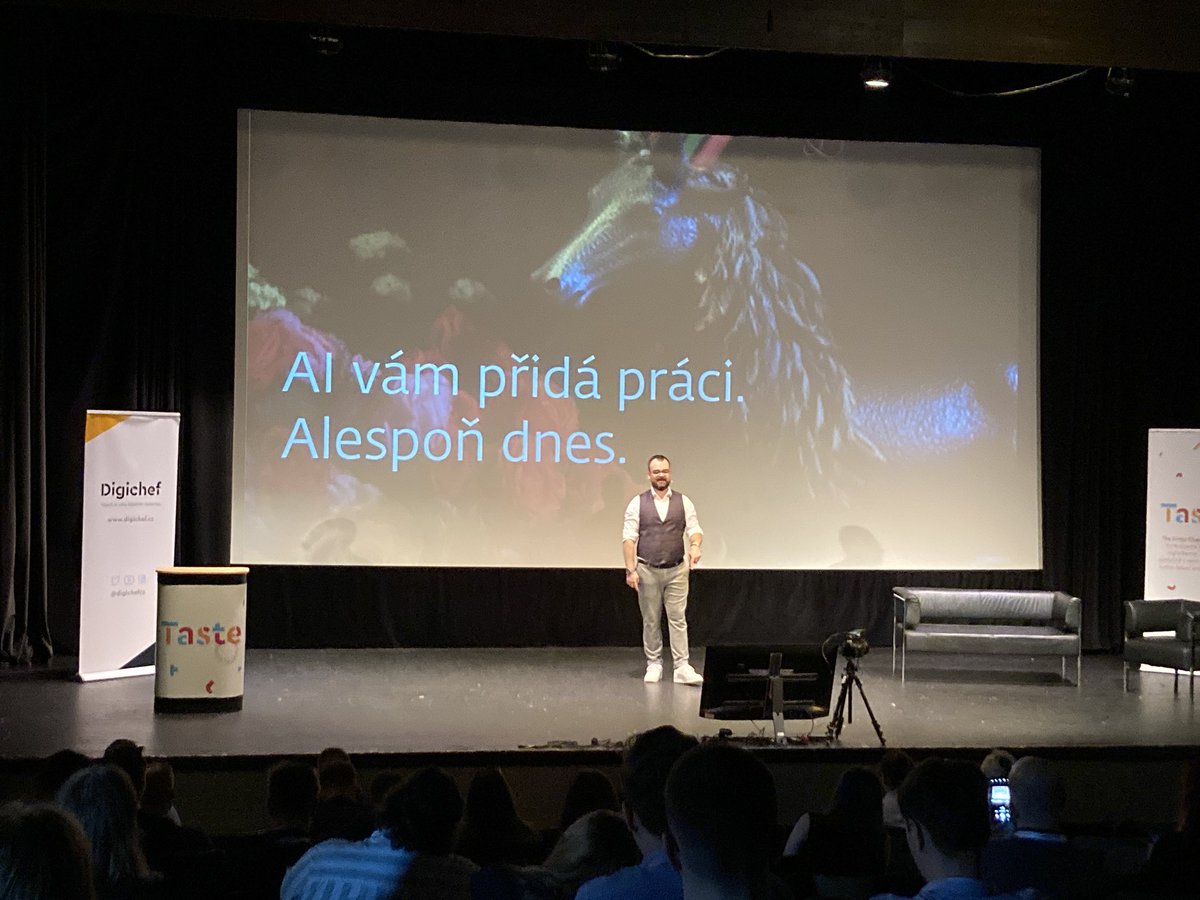 budismir's tweet photo. AI vam prida praci, rika @msimkovsky a na #airestart doporucil jak zavest #AI do nasi prace. https://t.co/d9fIWBJPmP