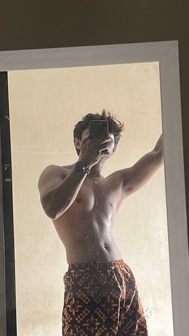 kangen aku? 🔥 https://t.co/yxRBlgcIJA