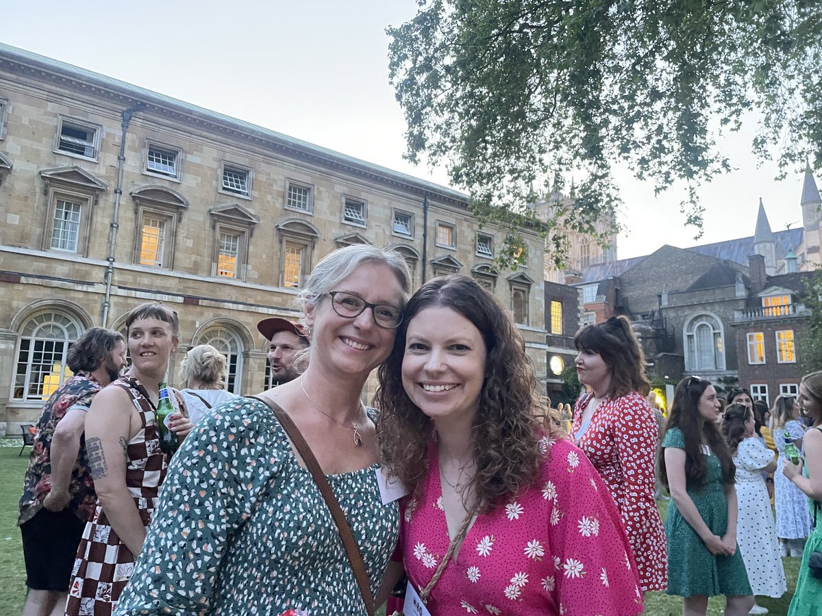Soo nice to see publishing folk in real life too! ❤️❤️ <a href="/SM_illustration/">Samantha Meredith</a> <a href="/thecreativefox/">Sharon Davey</a> <a href="/RashmiWriting/">Rashmi Sirdeshpande (Updates)</a> <a href="/writes_kate/">Kate Thompson / KR Thompson</a> <a href="/RachDavisAuthor/">Rachael Davis (she/her)</a>