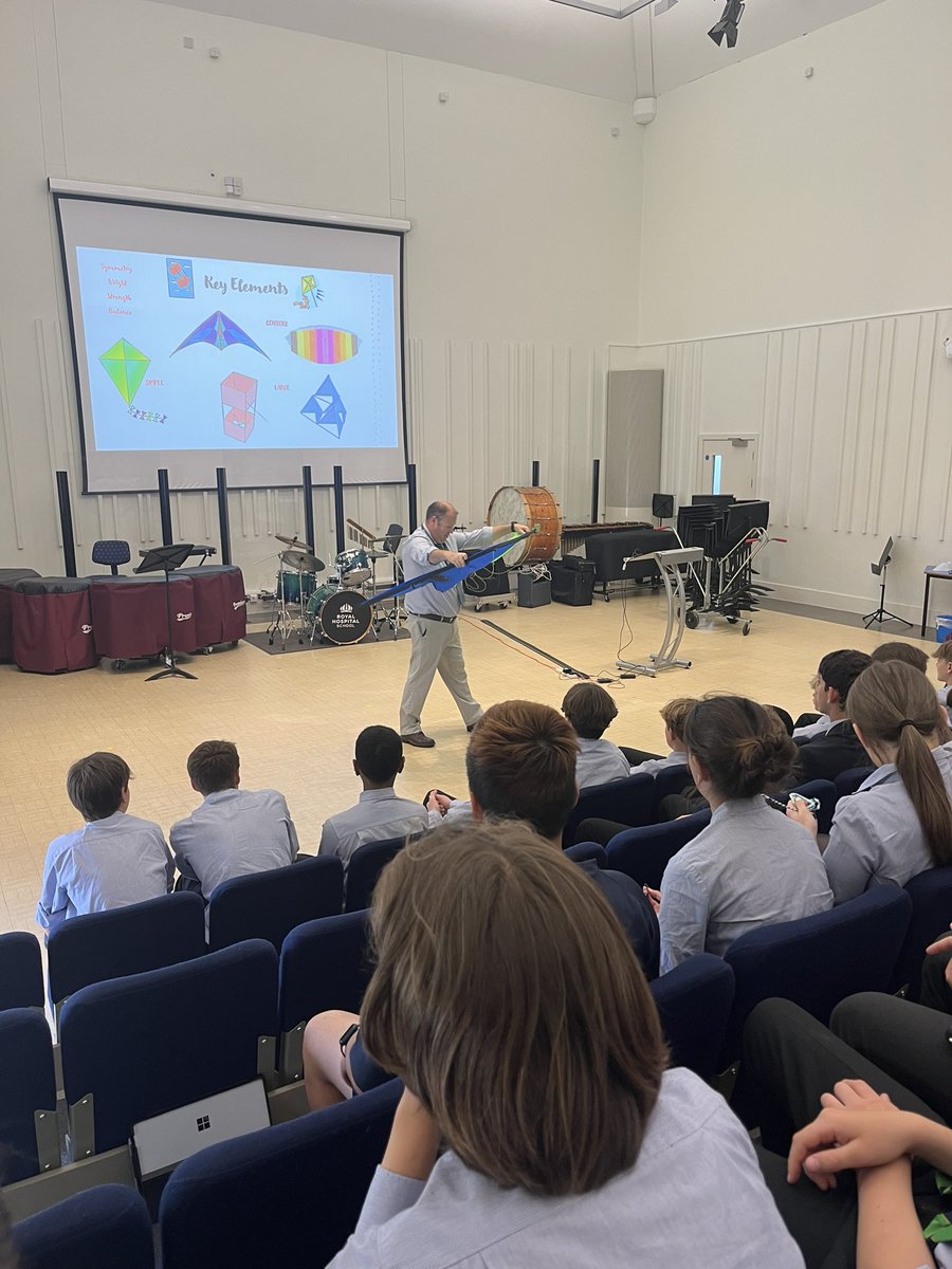 maths_rhs's tweet photo. Year 8 having fun trying to get kites to fly! Got to love the principles of kite flying in STEM week! 🪁 #STEM @RHSSuffolk @STEM_RHS @RHS_Creativity @RHSScienceDept https://t.co/XDrcOqBivO
