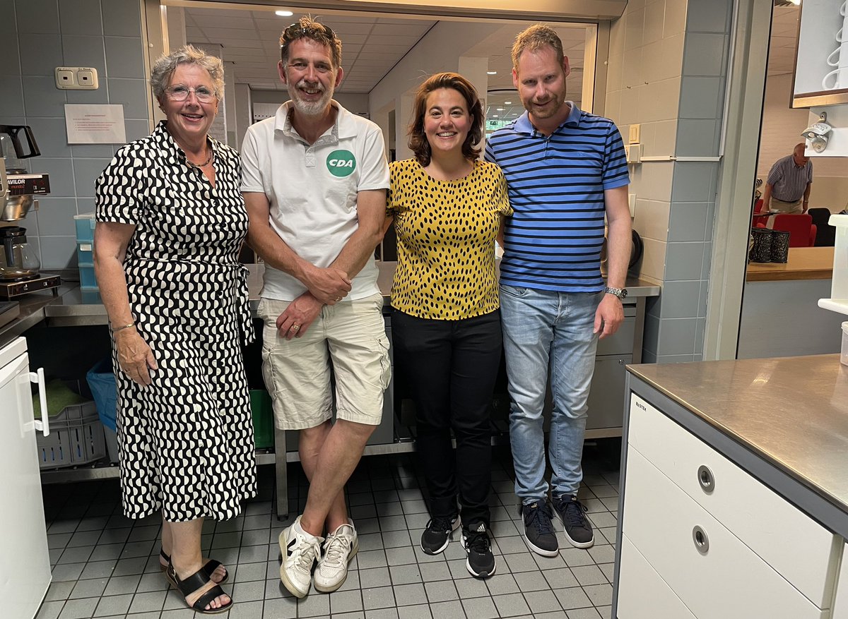 ‘Het is fijn als er weer eens iemand naast je zit’ Deze maand mochten wij een menu verzorgen voor het project ‘samen eten in de Taborkerk’. Prachtig initiatief dat ontmoeting stimuleert, lees hier mijn blog over deze avond 👇

evelinetijmstra.nl/het-is-fijn-al…