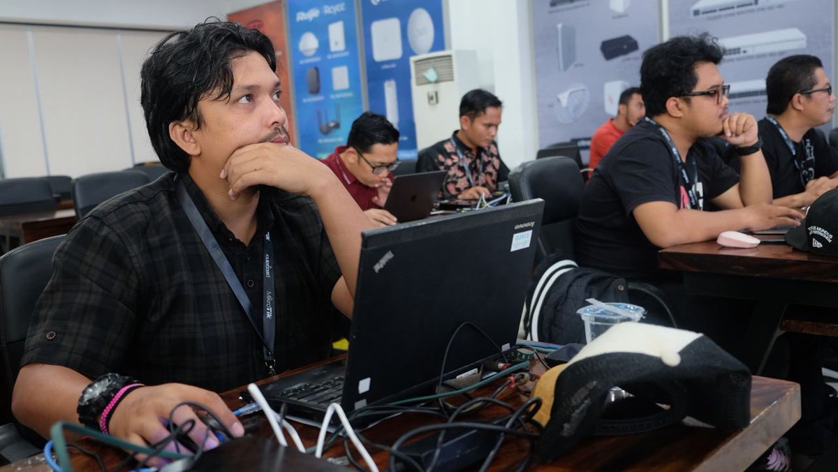 mikrotik_id's tweet photo. Dokumentasi Training MTCUME - Yogyakarta
20-22 Juni 2023

Suasana training MikroTik Advanced MTCUME yang diselenggarakan oleh PT. Citraweb Solusi Teknologi

Info &amp; pendaftaran pelatihan selanjutnya melalui:
📝 https://t.co/EUDXQM23EL

#TrainingMikroTik #MTCUME #MikroTik #Citraweb https://t.co/cZaiQPQYRg