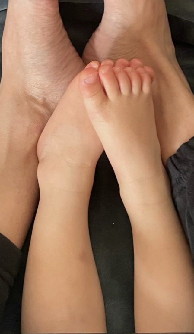 alexluff's tweet photo. @danny_robins I just admit @danny_robins I thought the angle of the little feet were strange. Almost like an x-ray of the feet. And then I looked at my home screen picture, of my son’s feet, and that angle started to make more sense! Very similar… https://t.co/s86WKPmTcz