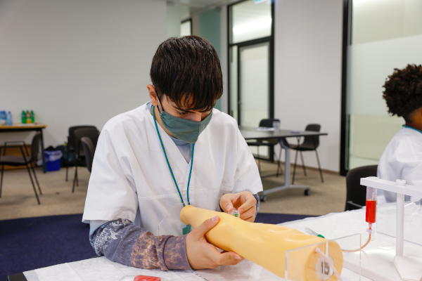 Zukunftstag (@zukunftstag) on Twitter photo Ende Juni werden die ersten Angebote für den #Zukunftstag publiziert. Machen Sie mit am 9. November 2023 und zeigen Sie den jungen Nachwuchskräften Ihren Arbeitsalltag. nationalerzukunftstag.ch/angebote/betri…
#Seitenwechsel #Berufswahl #Gleichstellung #Berufsbildung #Nachwuchsförderung #Schweiz Ende Juni werden die ersten Angebote für den #Zukunftstag publiziert. Machen Sie mit am 9. November 2023 und zeigen Sie den jungen Nachwuchskräften Ihren Arbeitsalltag. nationalerzukunftstag.ch/angebote/betri…
#Seitenwechsel #Berufswahl #Gleichstellung #Berufsbildung #Nachwuchsförderung #Schweiz